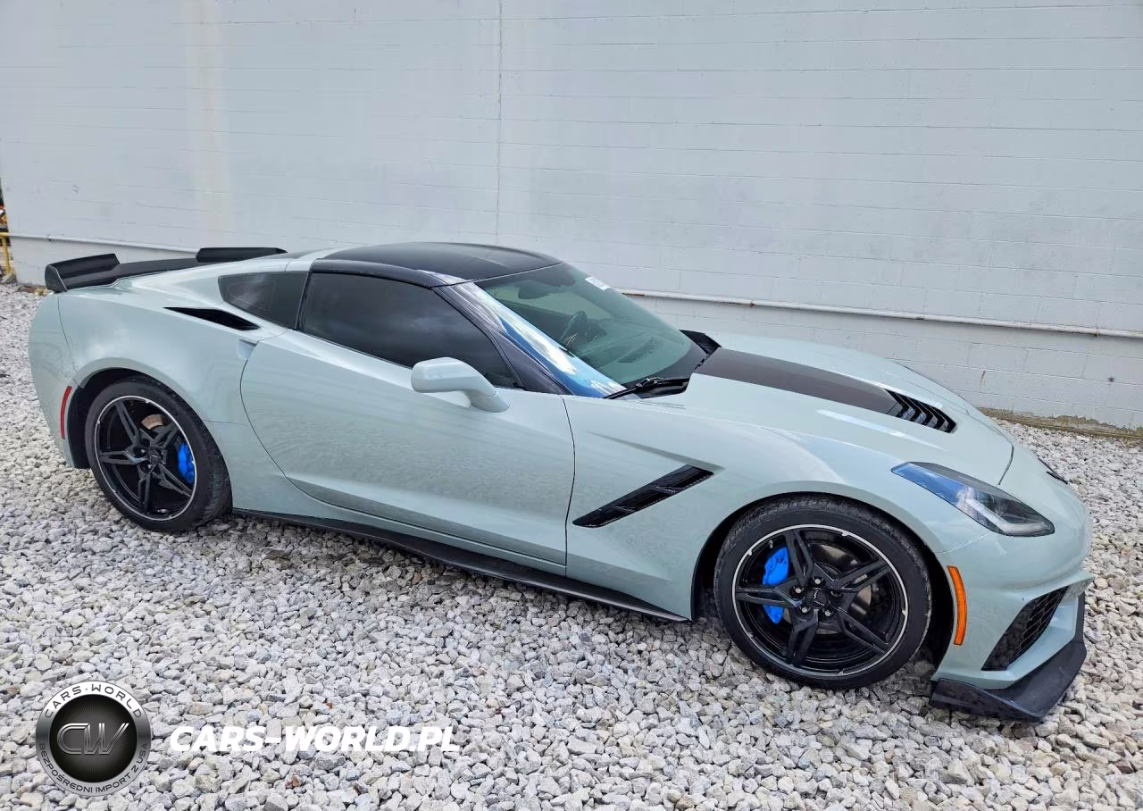 2017 Chevrolet Corvette VIN:1G1YD2D76H5111038 - 4