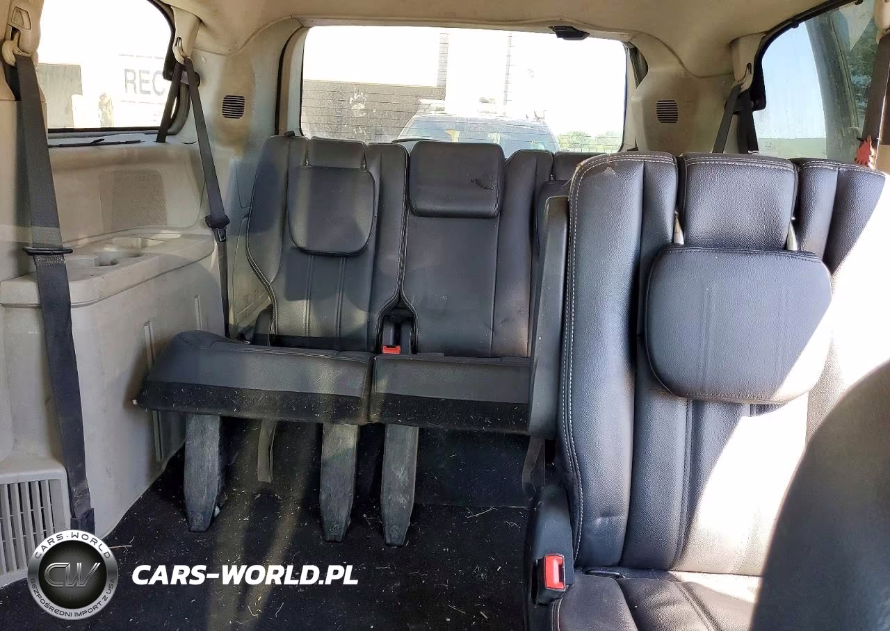 2016 Chrysler Town & Country Touring VIN:2C4RC1BG7GR239723 - 10