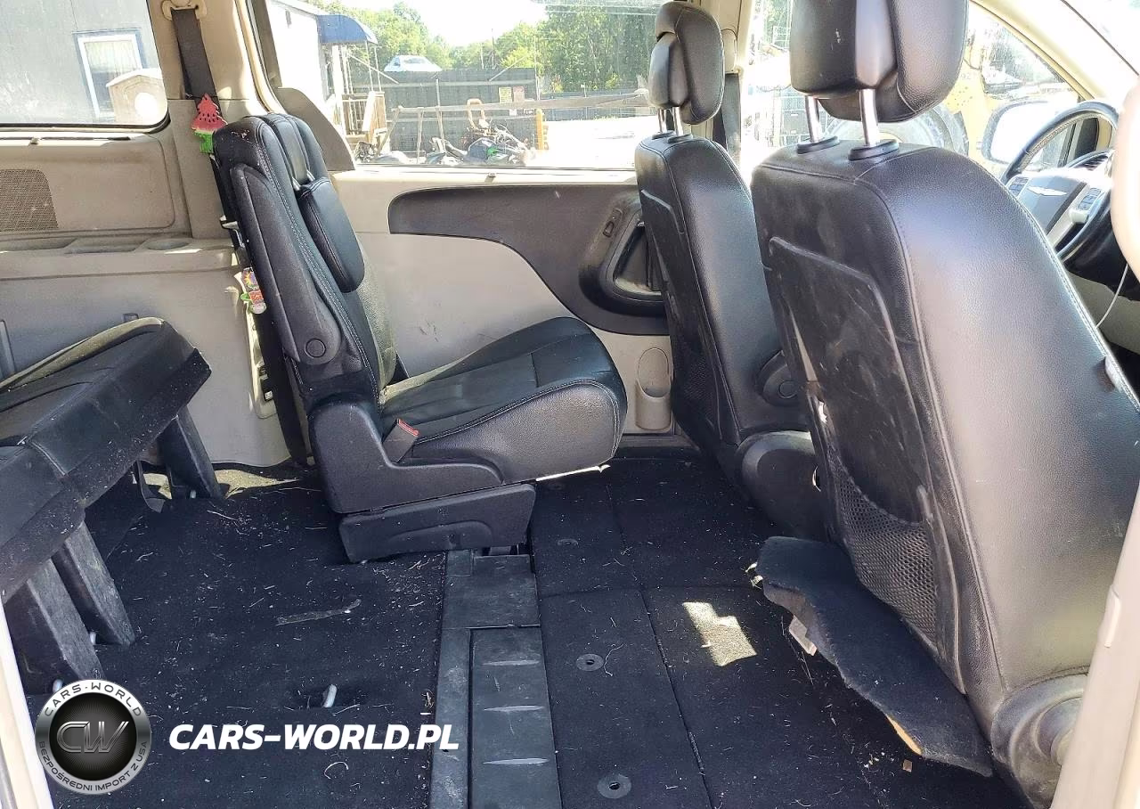 2016 Chrysler Town & Country Touring VIN:2C4RC1BG7GR239723 - 11