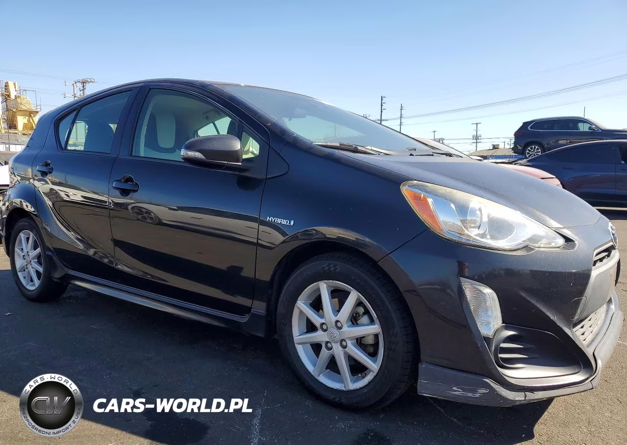2017 Toyota Prius C One VIN:JTDKDTB34H1592627 - 4