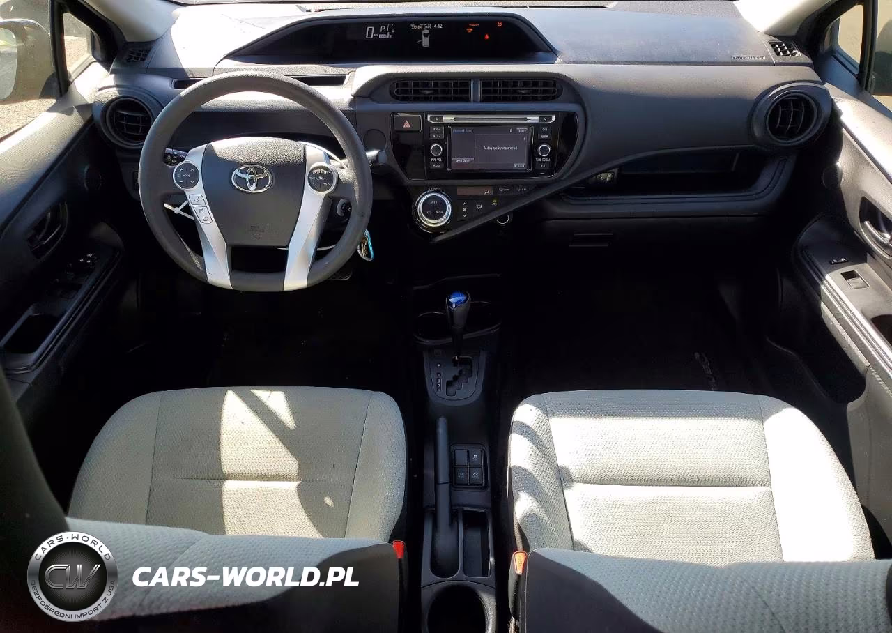 2017 Toyota Prius C One VIN:JTDKDTB34H1592627 - 8