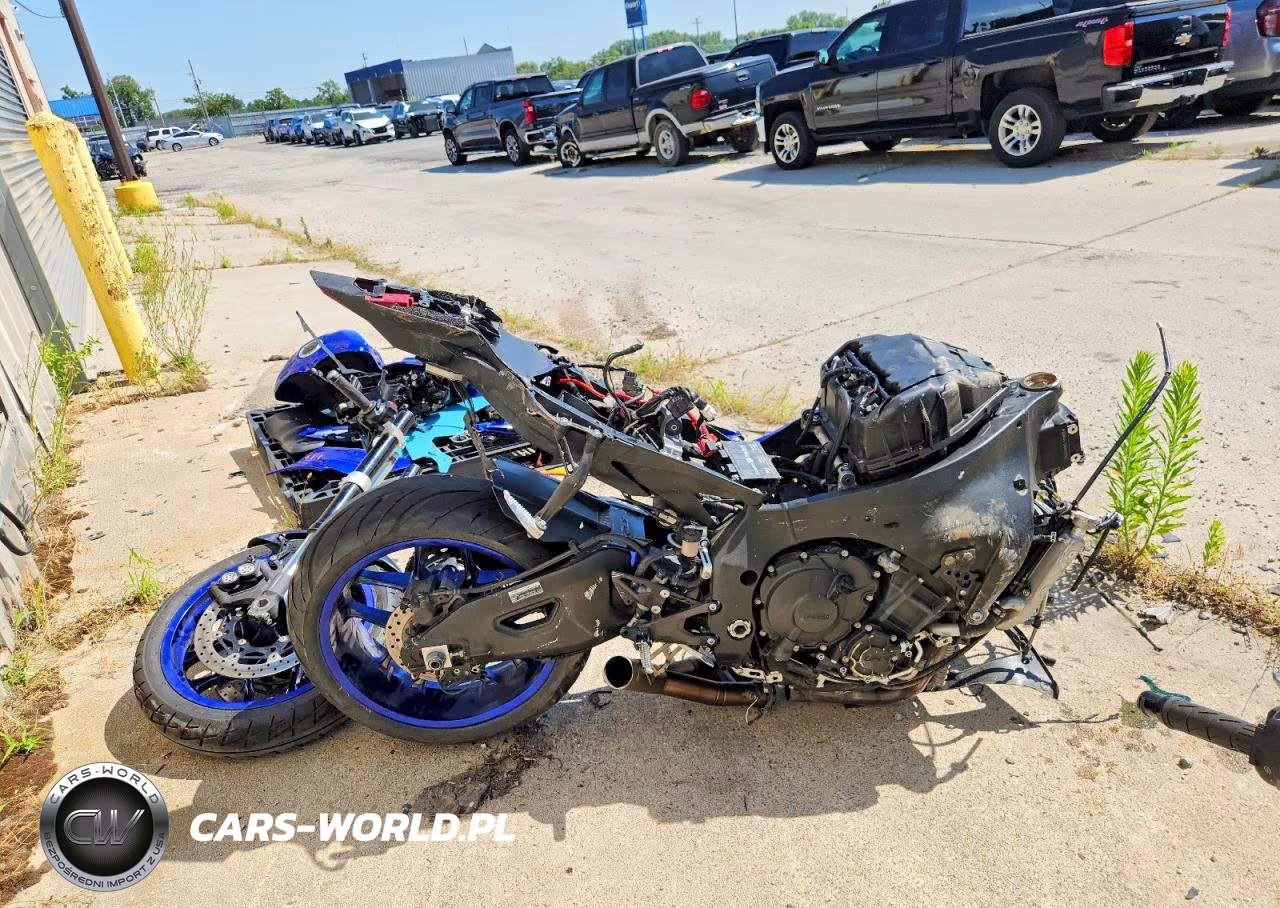 2022 Yamaha Yzfr1