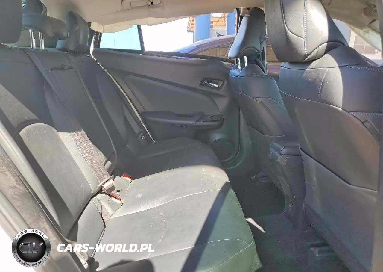 2017 Toyota Prius Three Touring VIN:JTDKARFU1H3038433 - 10