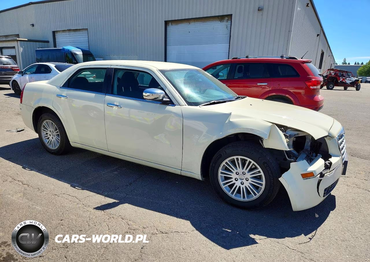 2010 Chrysler 300 Touring VIN:2C3CA4CDXAH307211 - 4
