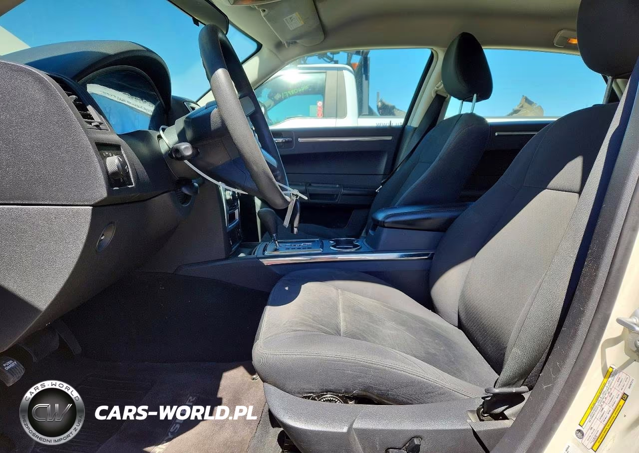 2010 Chrysler 300 Touring VIN:2C3CA4CDXAH307211 - 7