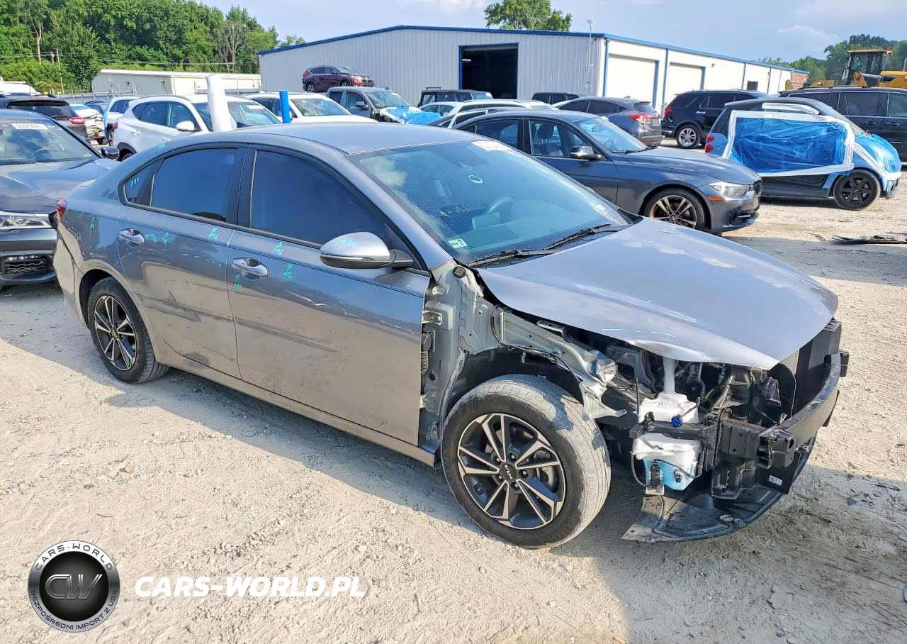 2024 Kia Forte Lxs VIN:3KPF24AD4RE755735 - 4