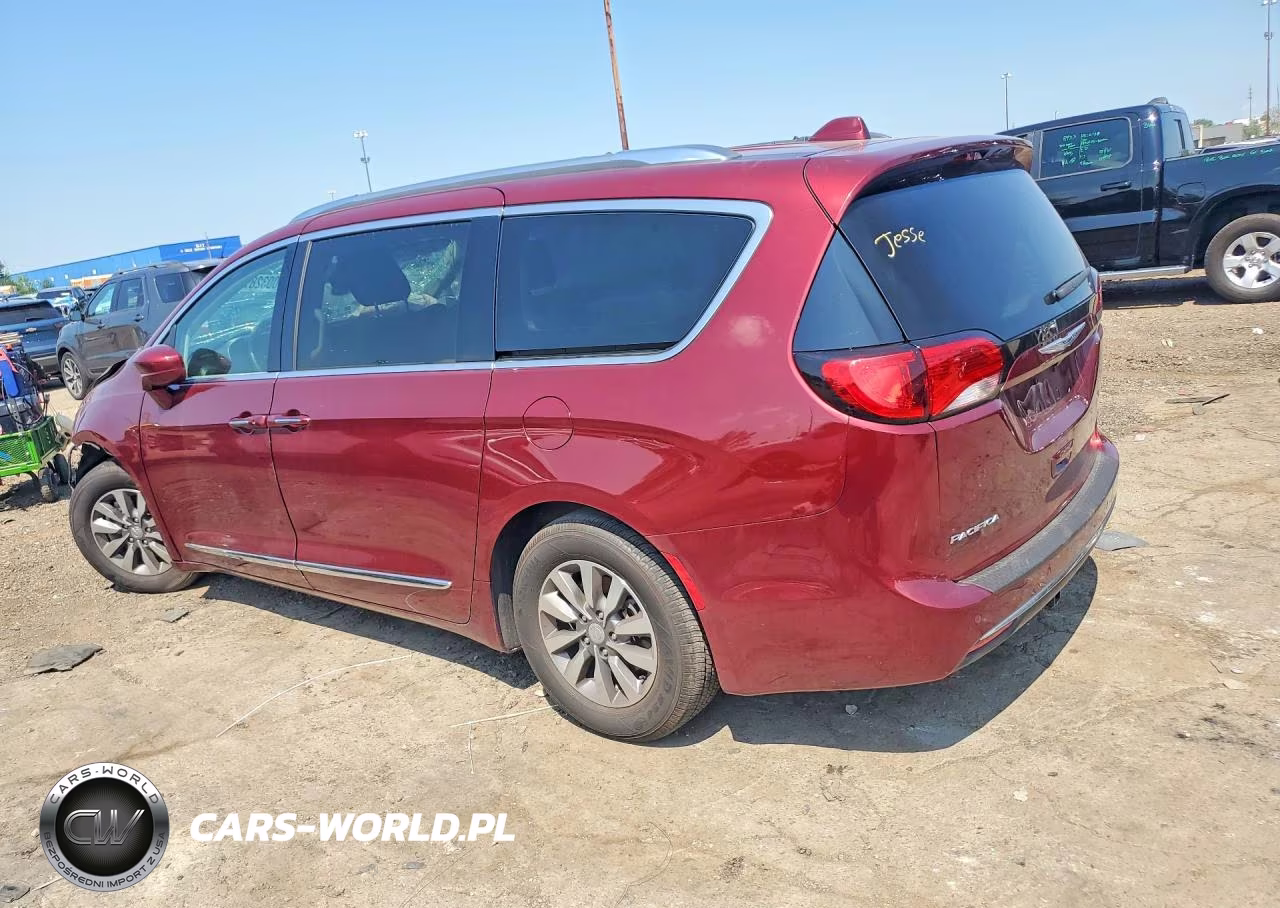 2019 Chrysler Pacifica Touring L Plus VIN:2C4RC1EG9KR644082 - 2