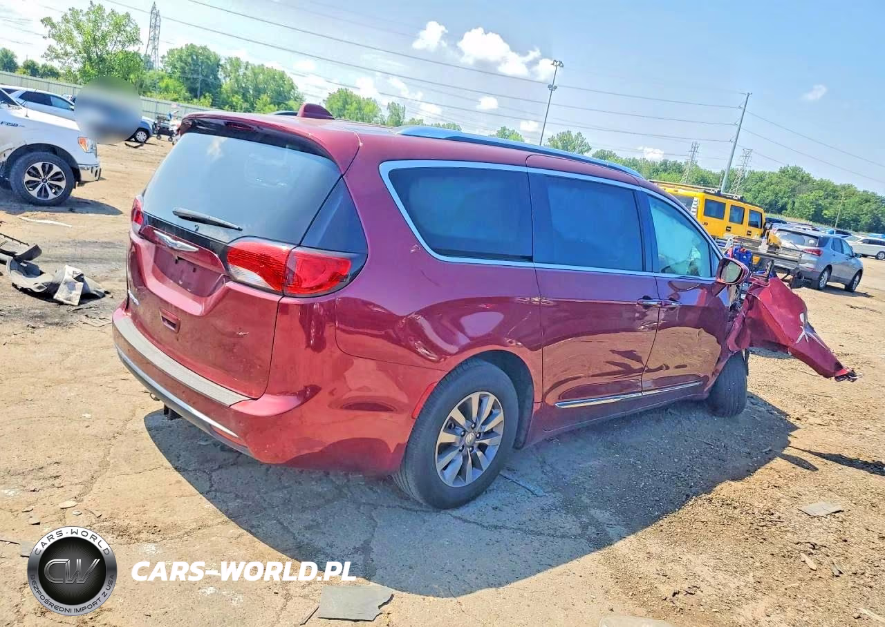 2019 Chrysler Pacifica Touring L Plus VIN:2C4RC1EG9KR644082 - 3
