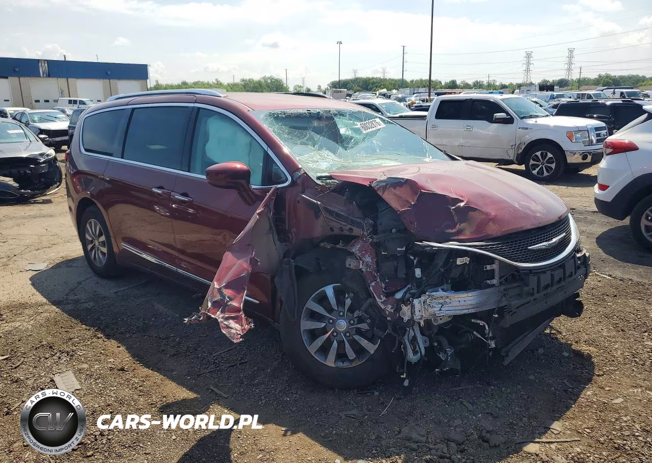 2019 Chrysler Pacifica Touring L Plus VIN:2C4RC1EG9KR644082 - 4