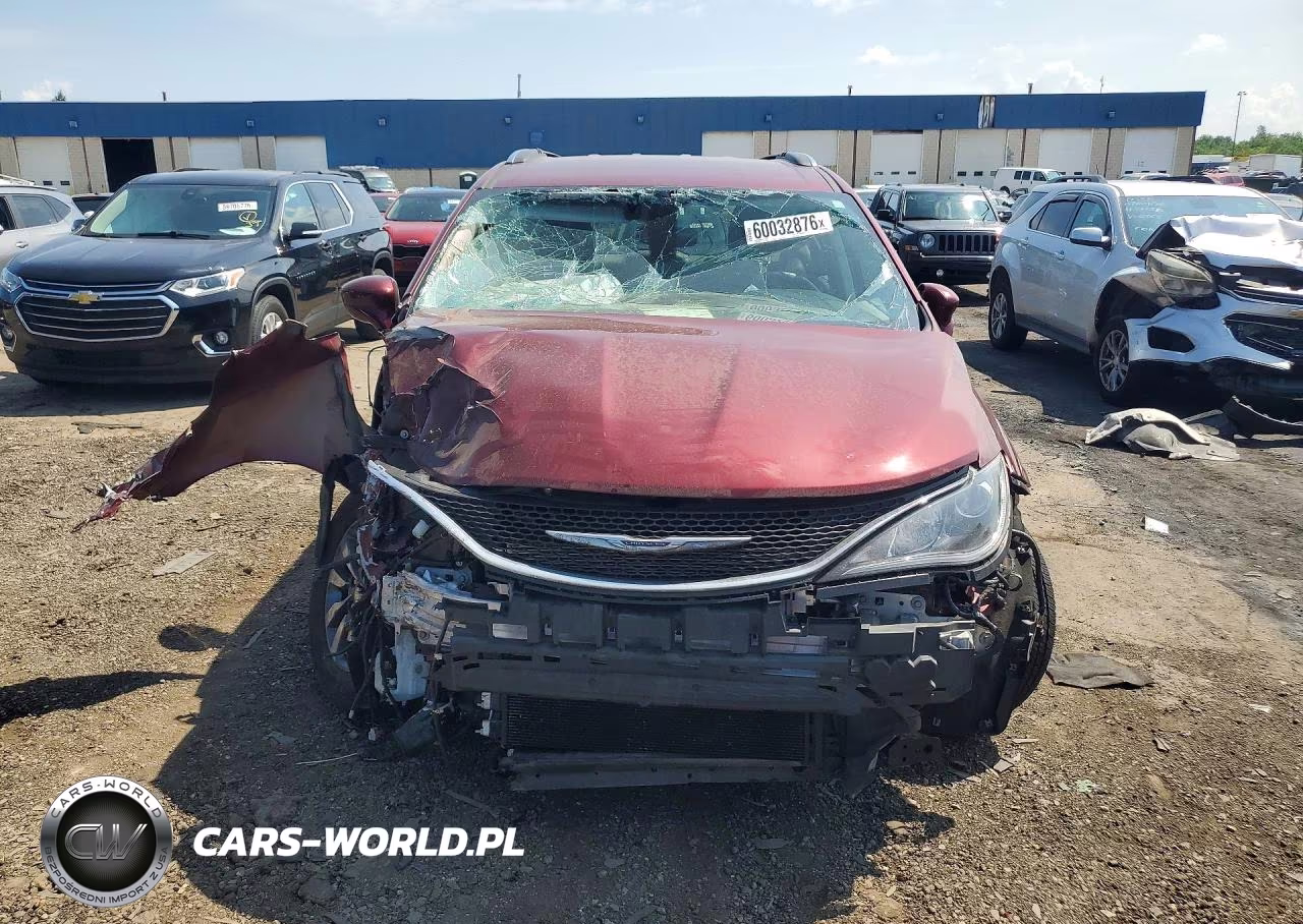 2019 Chrysler Pacifica Touring L Plus VIN:2C4RC1EG9KR644082 - 5