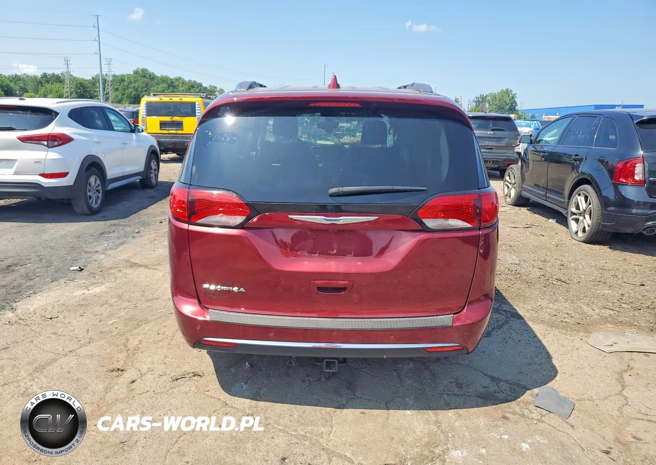2019 Chrysler Pacifica Touring L Plus VIN:2C4RC1EG9KR644082 - 6