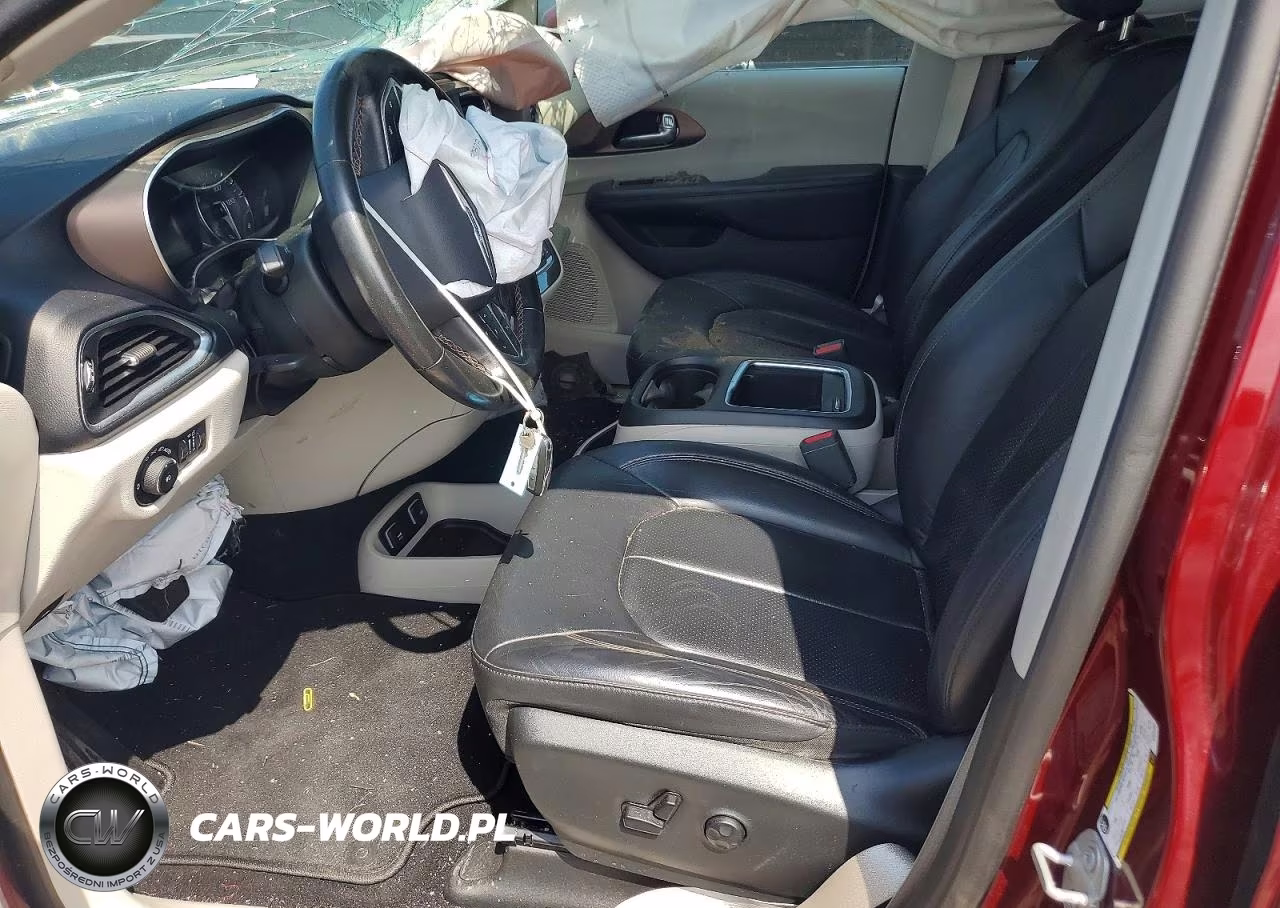 2019 Chrysler Pacifica Touring L Plus VIN:2C4RC1EG9KR644082 - 7