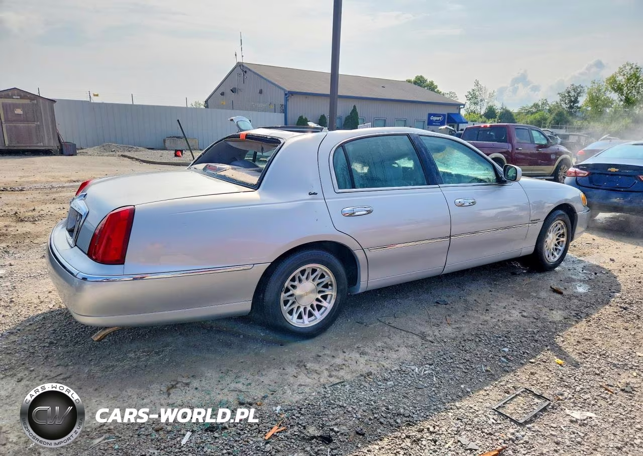 1998 Lincoln Town Car Cartier VIN:1LNFM83W6WY630754 - 3