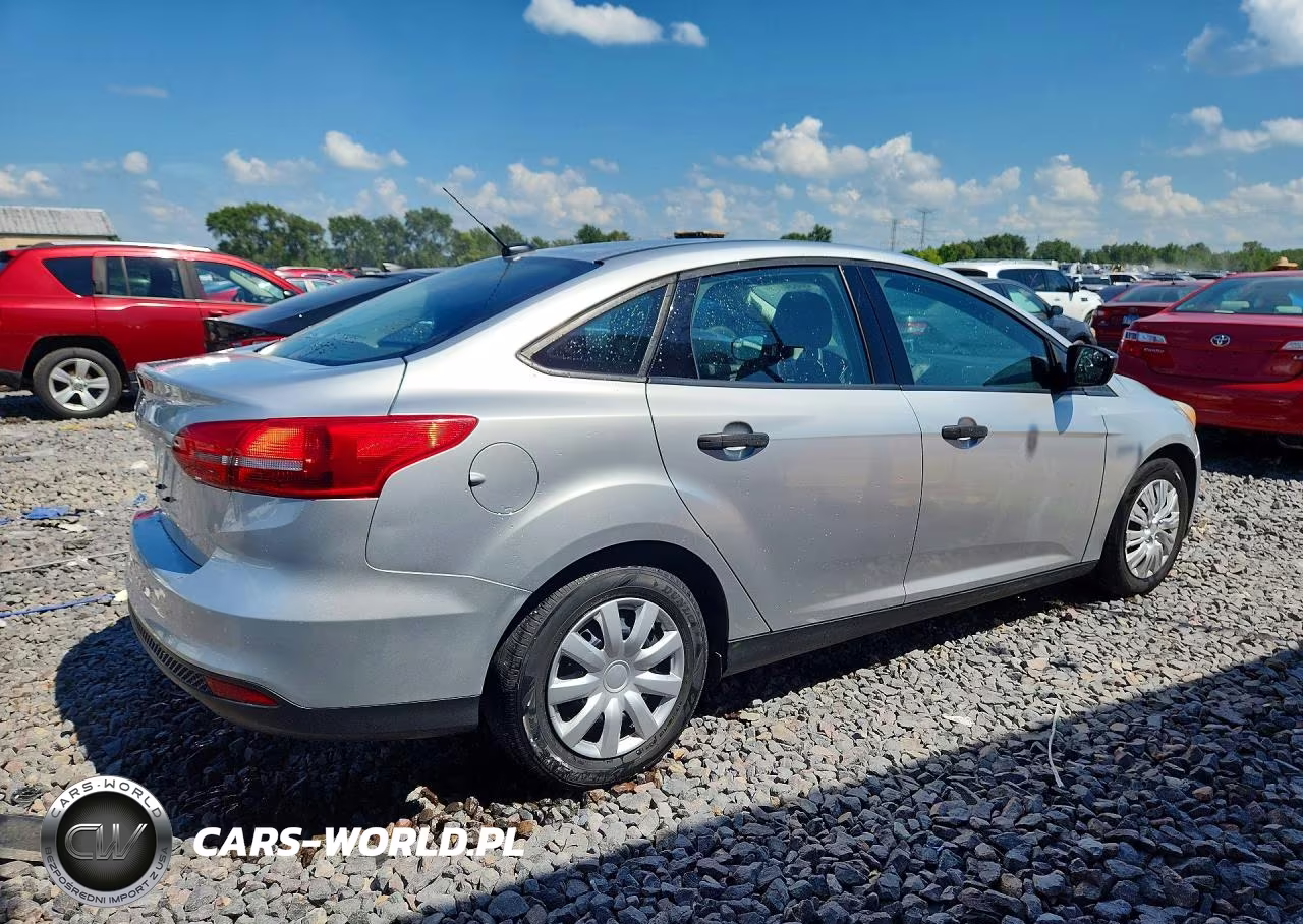 2017 Ford Focus S VIN:1FADP3E20HL307192 - 3