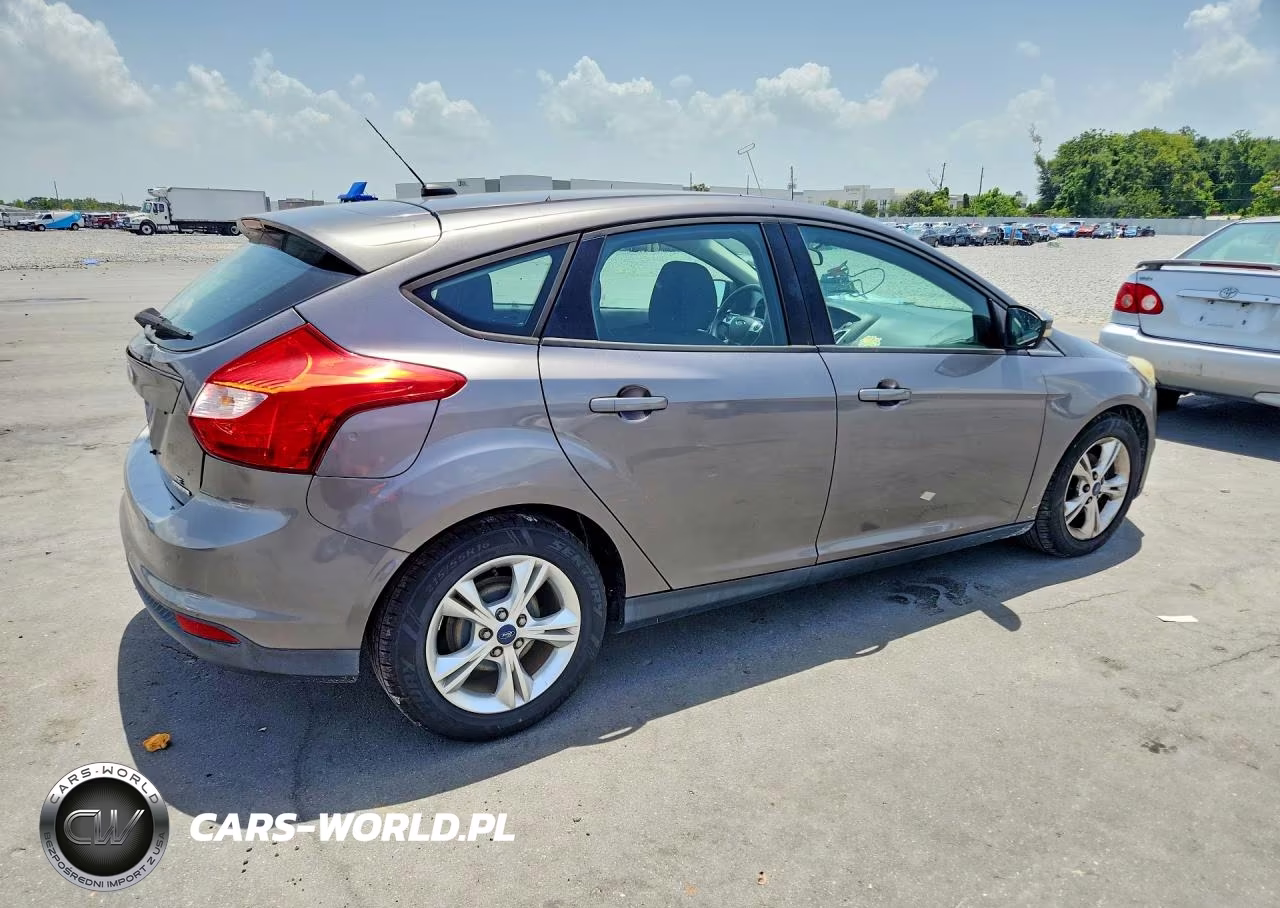 2014 Ford Focus Se VIN:1FADP3K21EL252090 - 3