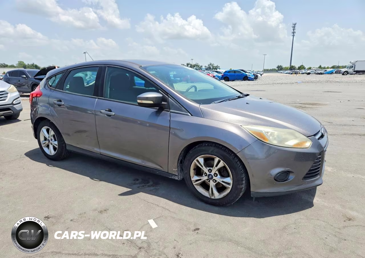 2014 Ford Focus Se VIN:1FADP3K21EL252090 - 4