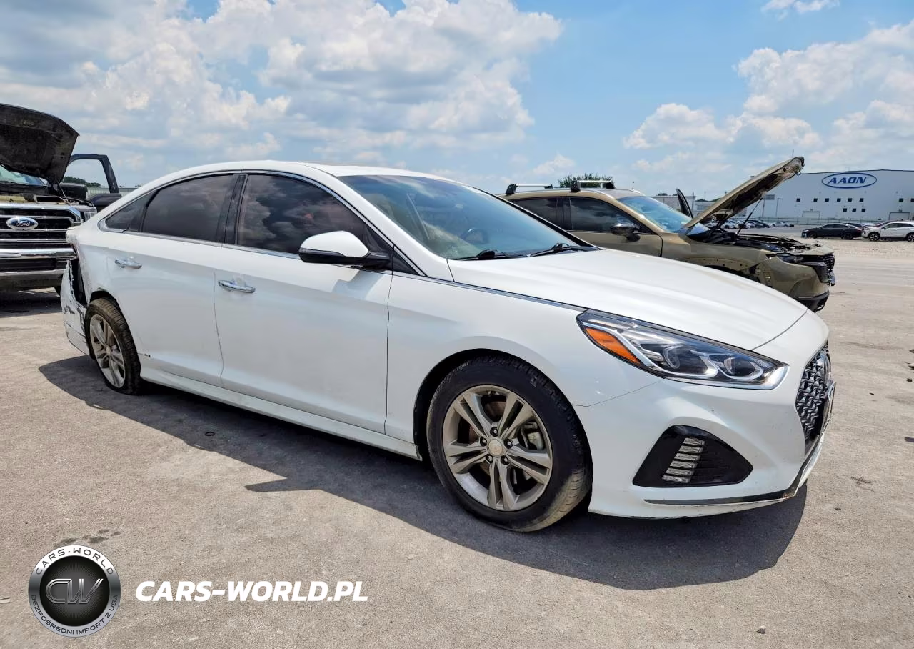 2019 Hyundai Sonata VIN:5NPE34AF2KH820710 - 4