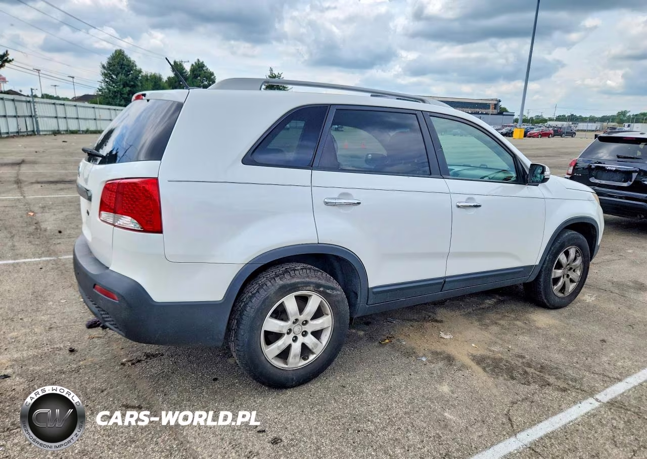 2011 Kia Sorento Lx VIN:5XYKT4A18BG155942 - 3