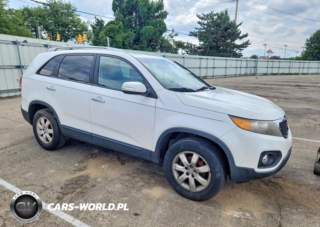 2011 Kia Sorento Lx VIN:5XYKT4A18BG155942 - 4