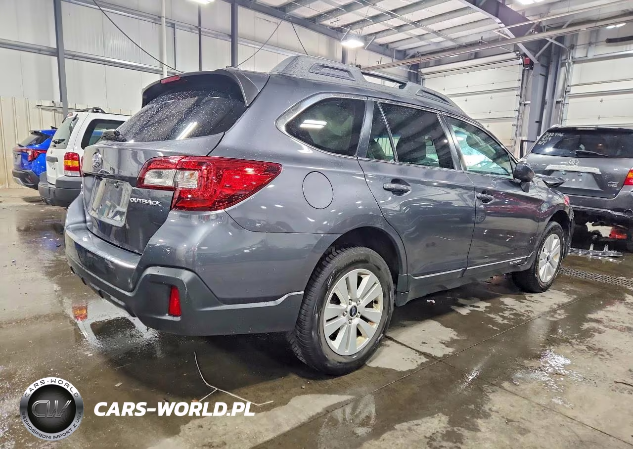 2018 Subaru Outback 2.5I Premium VIN:4S4BSACC3J3283083 - 3