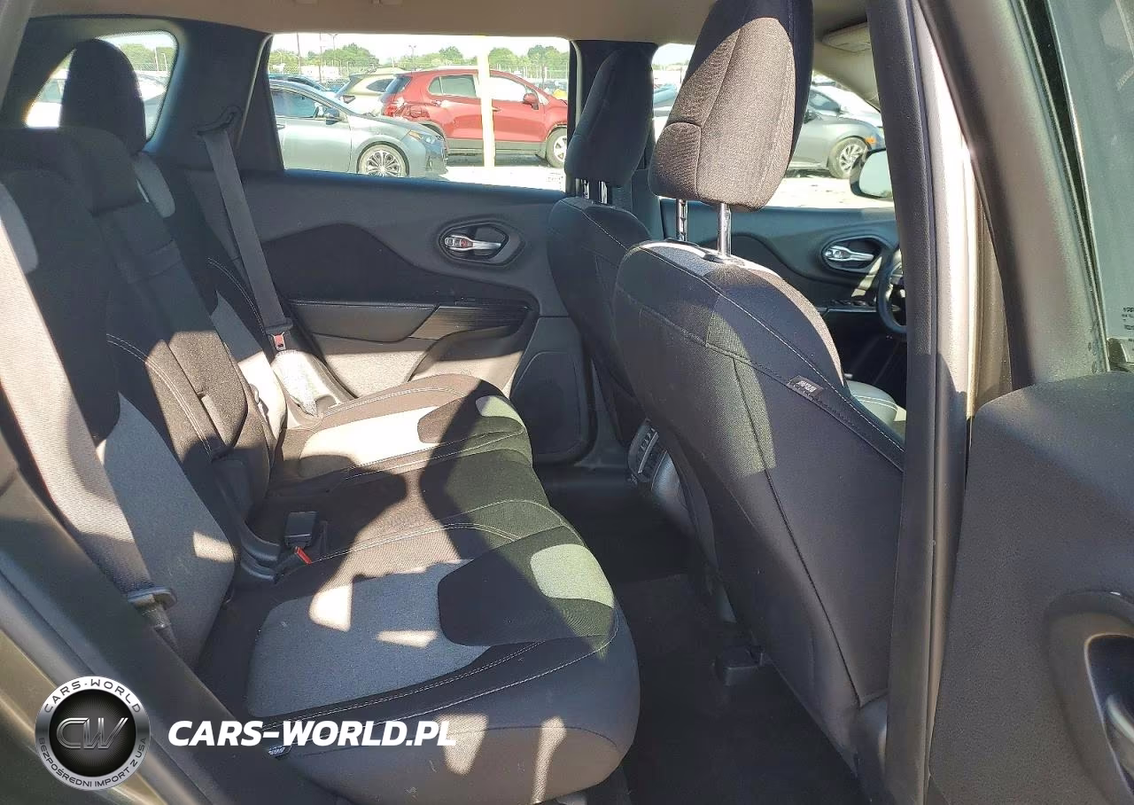 2015 Jeep Cherokee Sport VIN:1C4PJMABXFW503981 - 11