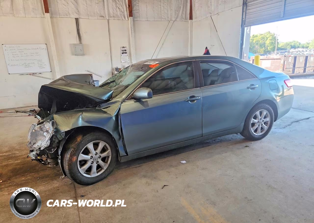 2010 Toyota Camry Le – zdjęcie 1 z 12