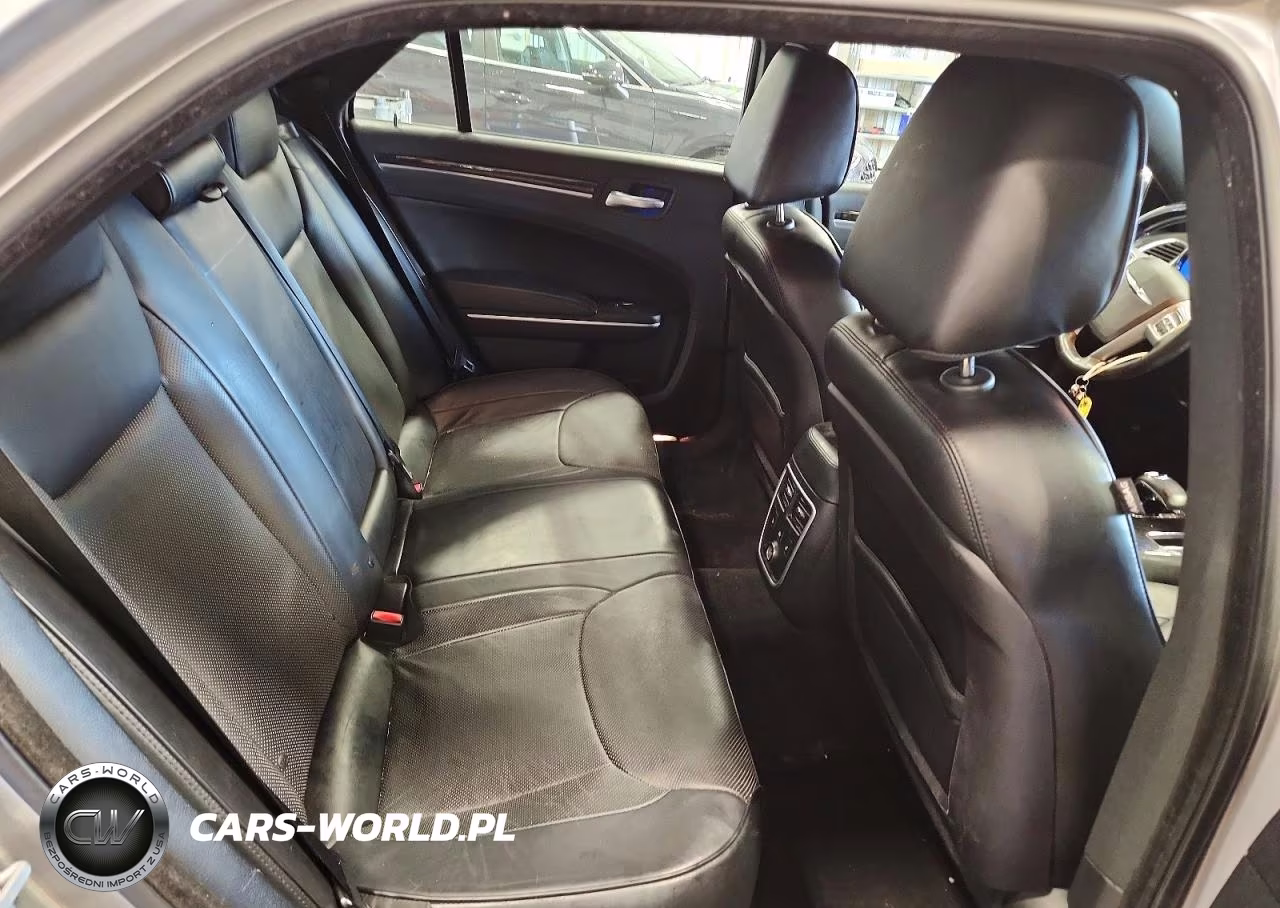 2014 Chrysler 300C VIN:2C3CCAKG7EH260441 - 10