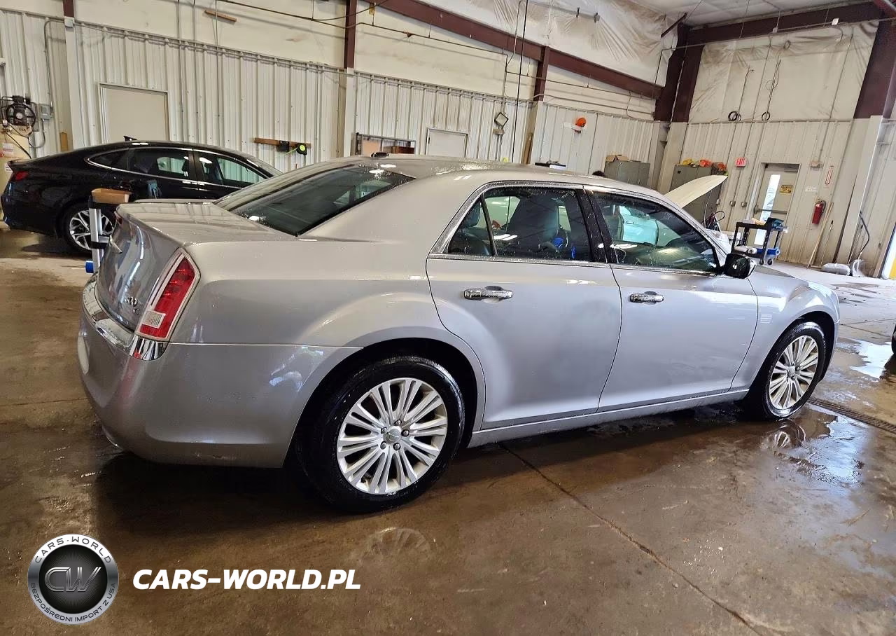 2014 Chrysler 300C VIN:2C3CCAKG7EH260441 - 3