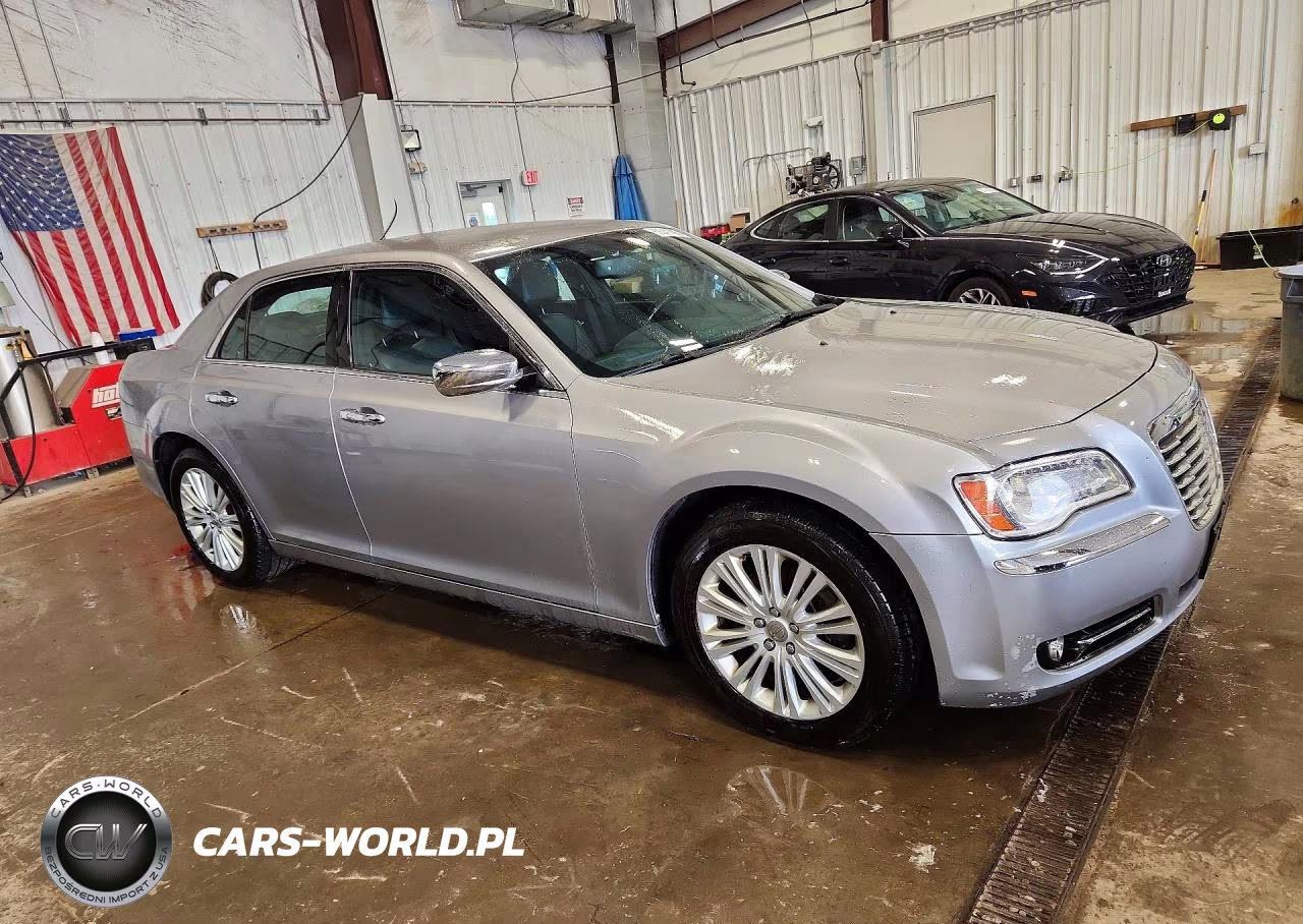 2014 Chrysler 300C VIN:2C3CCAKG7EH260441 - 4