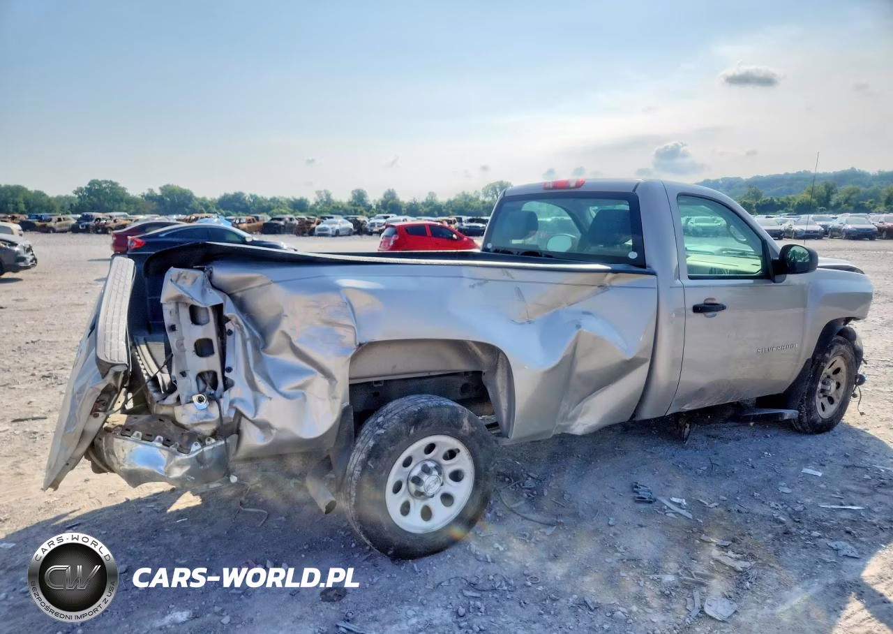 2008 Chevrolet Silverado C1500 VIN:1GCEC14XX8Z331914 - 3