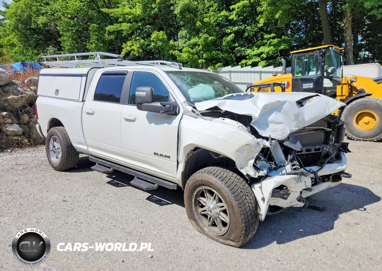 2023 Ram 2500 Laramie VIN:3C6UR5FJ5PG617640 - 4