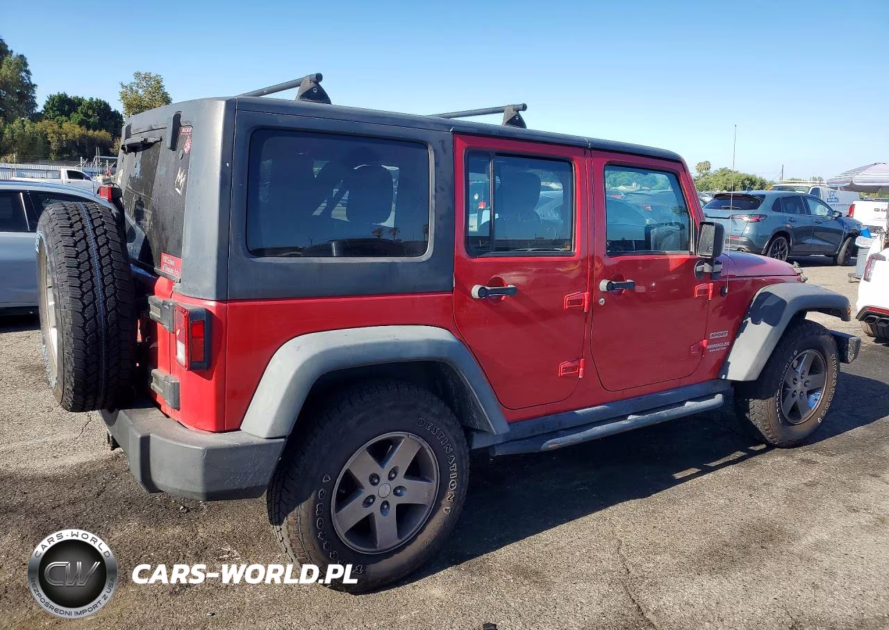 2012 Jeep Wrangler Unlimited Sport VIN:1C4BJWDG0CL220032 - 3