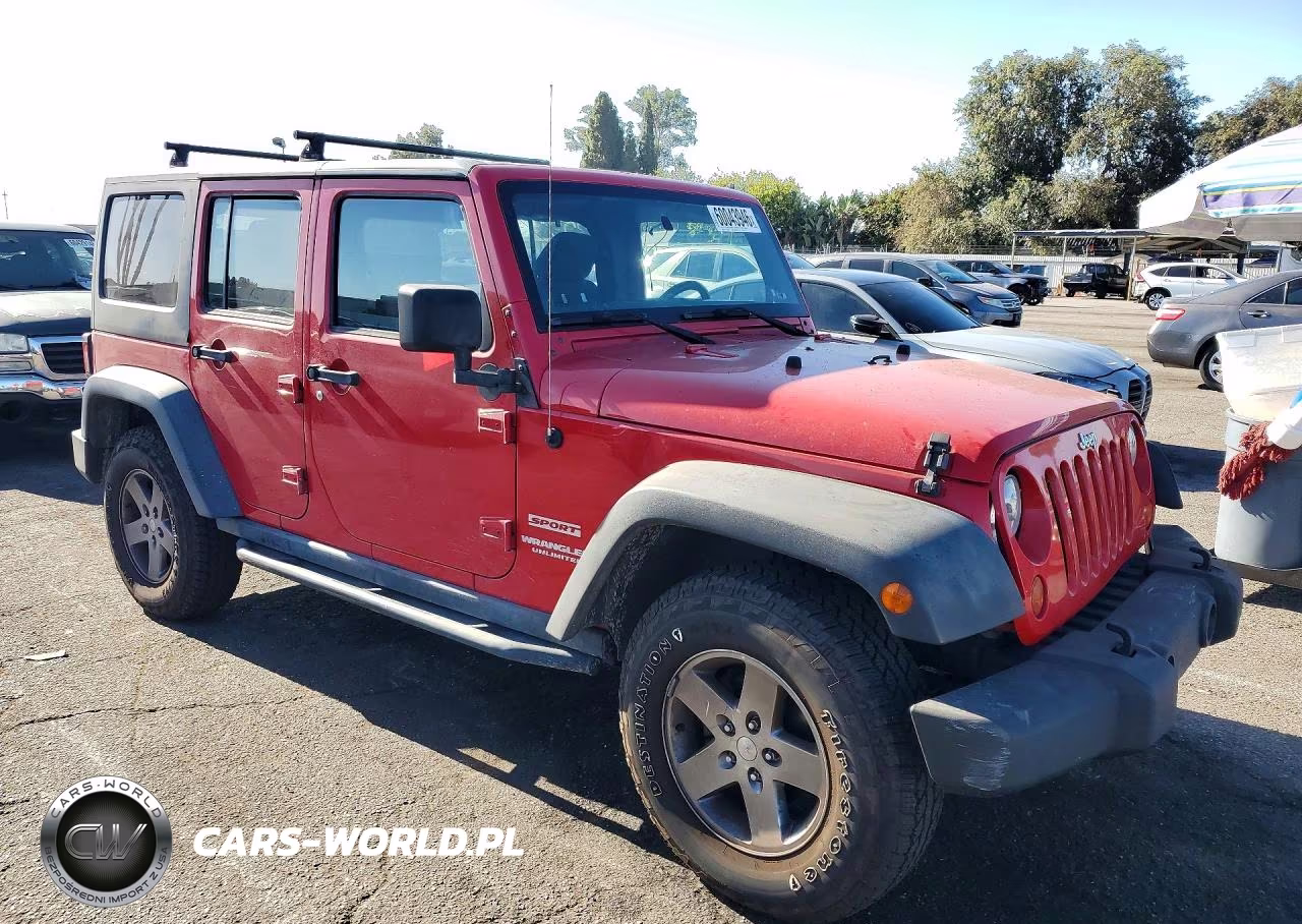 2012 Jeep Wrangler Unlimited Sport VIN:1C4BJWDG0CL220032 - 4