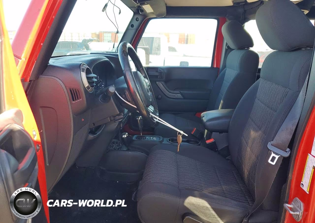 2012 Jeep Wrangler Unlimited Sport VIN:1C4BJWDG0CL220032 - 7
