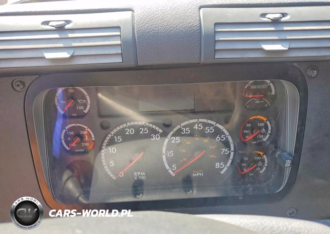2016 Freightliner Cascadia 125 Semi Truck VIN:3AKJGLBG8GSHT6768 - 9