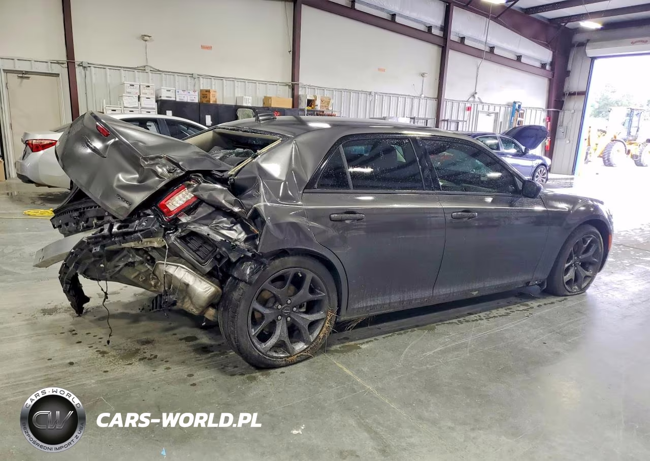 2023 Chrysler 300 Touring VIN:2C3CCAAGXPH664970 - 3