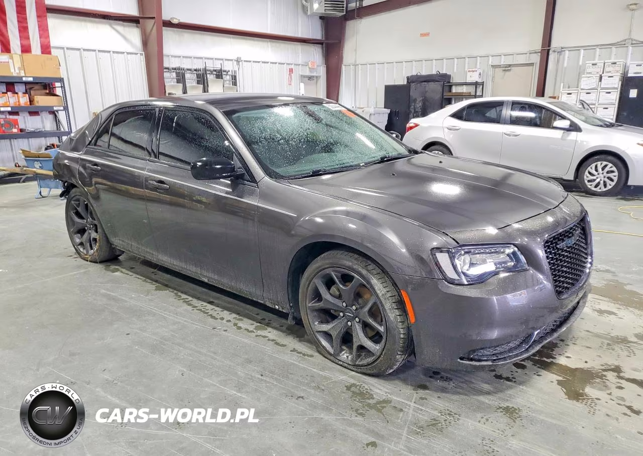 2023 Chrysler 300 Touring VIN:2C3CCAAGXPH664970 - 4