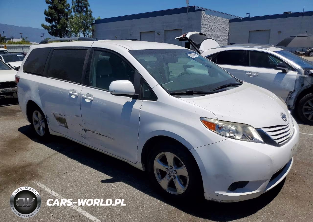 2015 Toyota Sienna Le VIN:5TDKK3DC3FS630402 - 4
