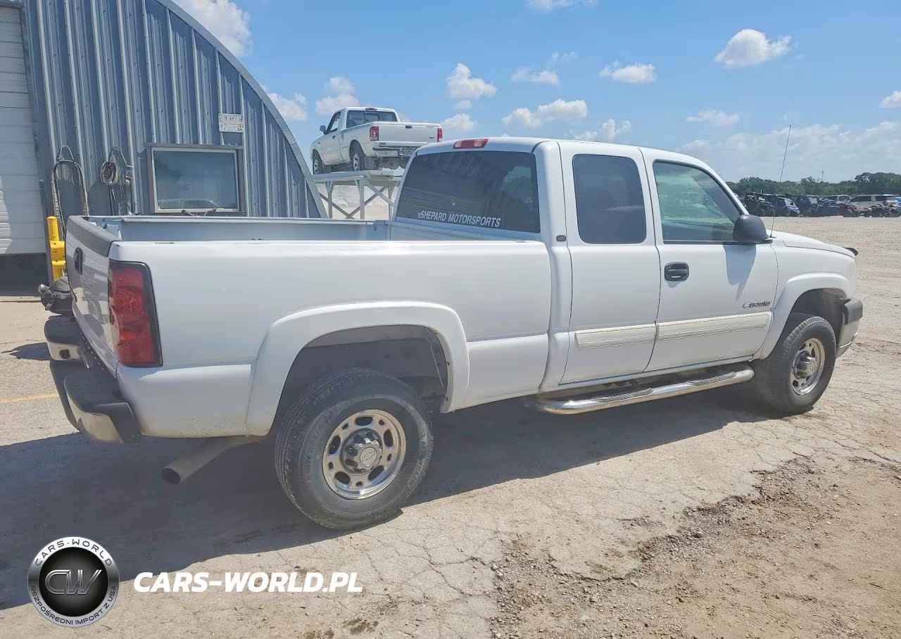 2006 Chevrolet Silverado C2500 Heavy Duty VIN:1GCHC29UX6E266438 - 3
