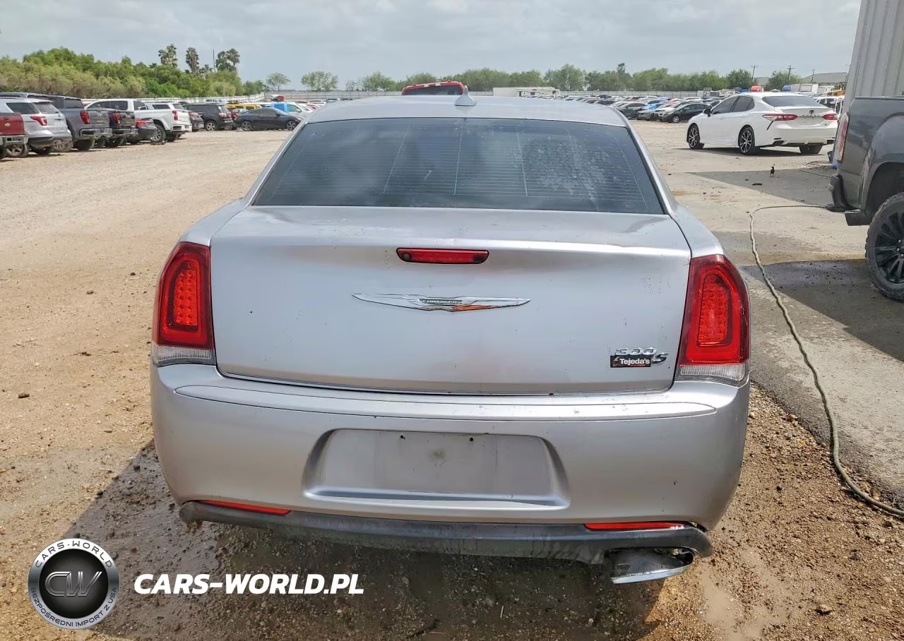 2016 Chrysler 300 S VIN:2C3CCABG0GH238476 - 6
