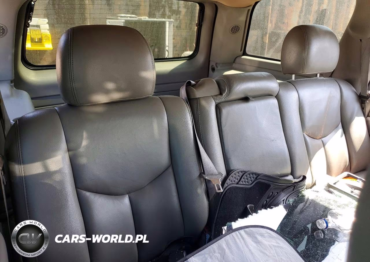 2004 Chevrolet Tahoe C1500 VIN:1GNEC13T14J302056 - 10