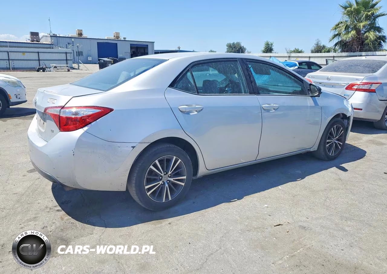 2016 Toyota Corolla Le Plus VIN:5YFBURHE8GP525728 - 3