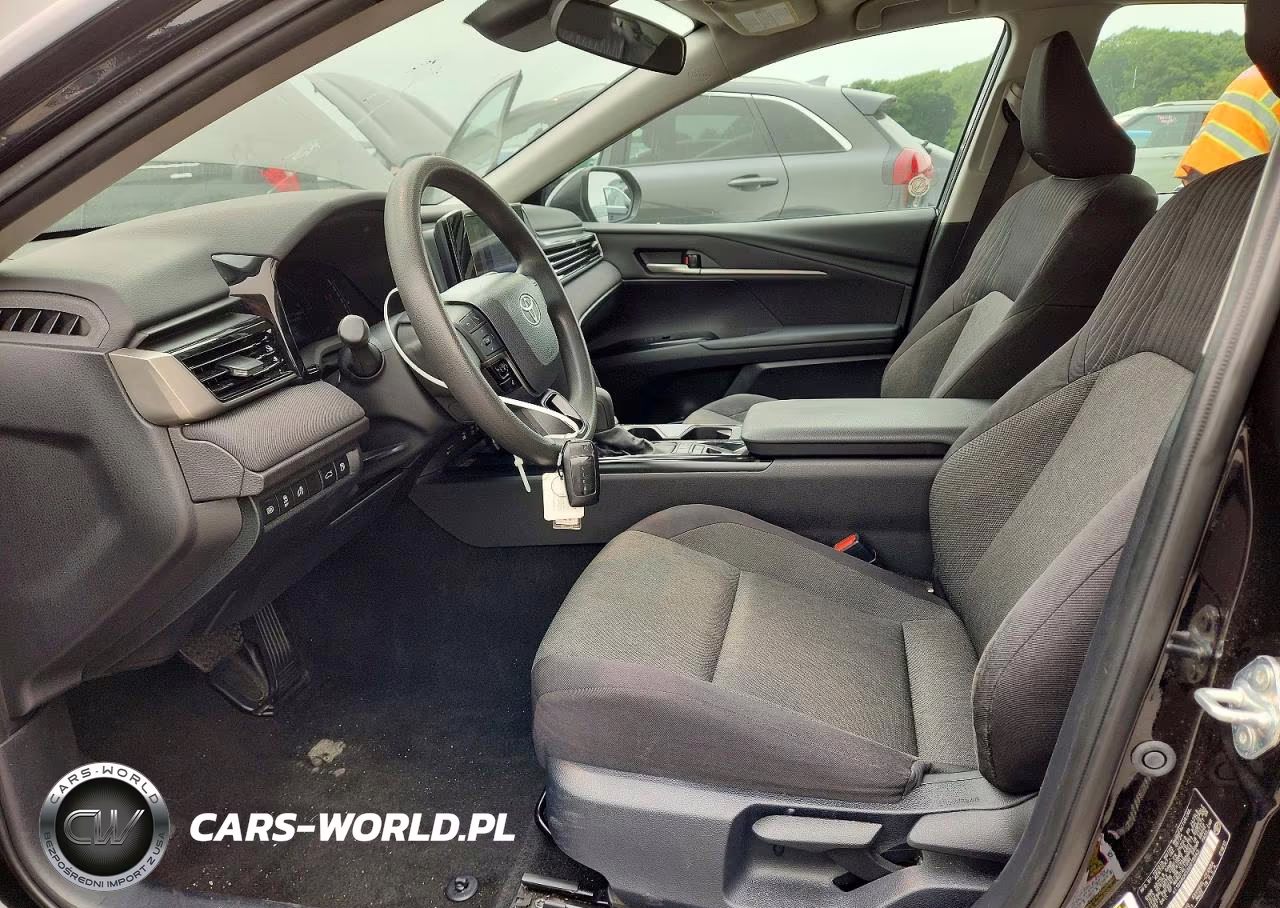 2025 Toyota Camry Le VIN:4T1DAACK5SU015943 - 7