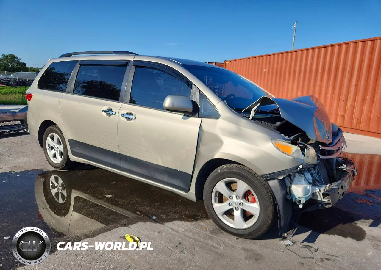 2015 Toyota Sienna Le VIN:5TDKK3DC4FS555788 - 4