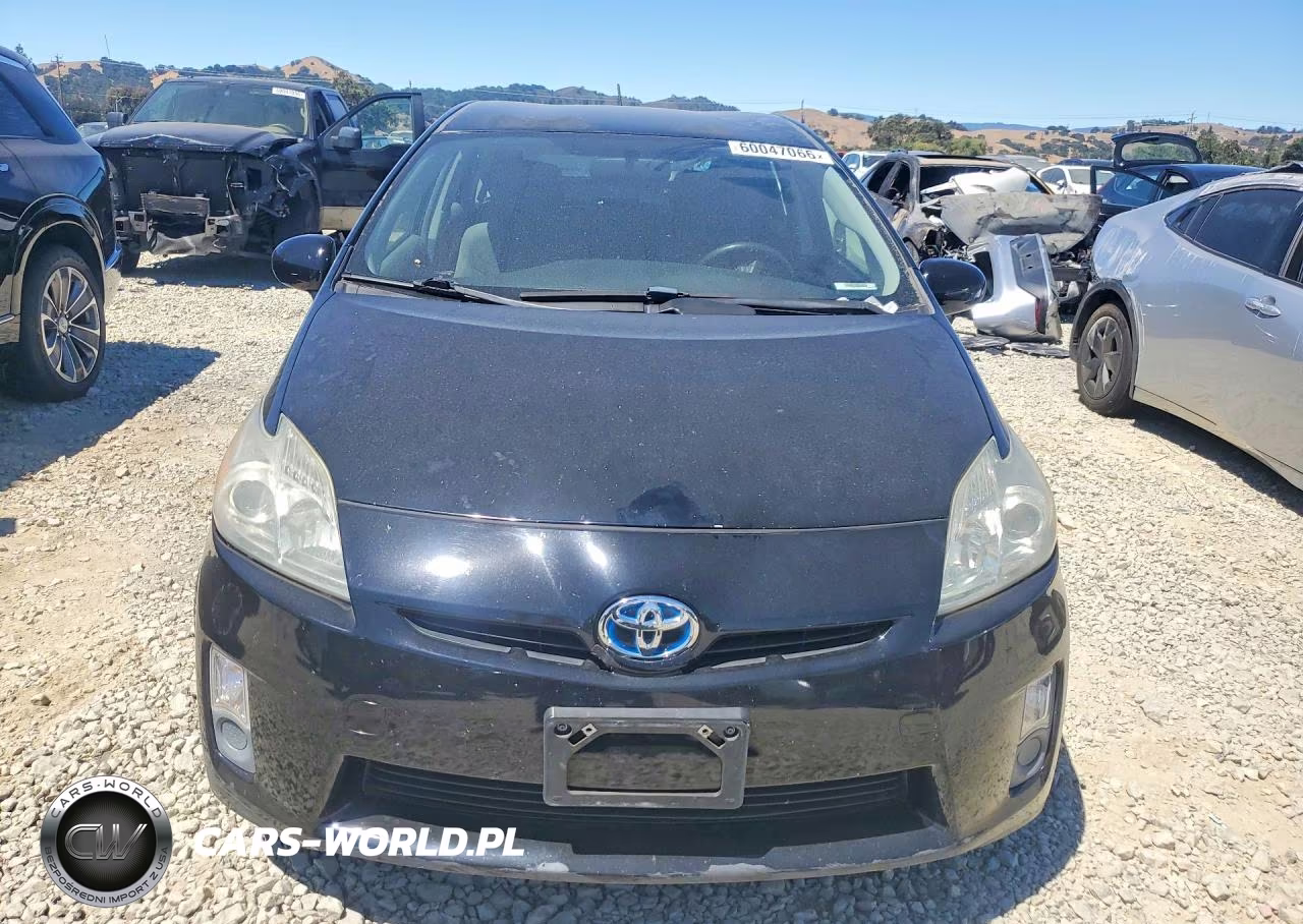 2011 Toyota Prius Two VIN:JTDKN3DU6B0257174 - 5