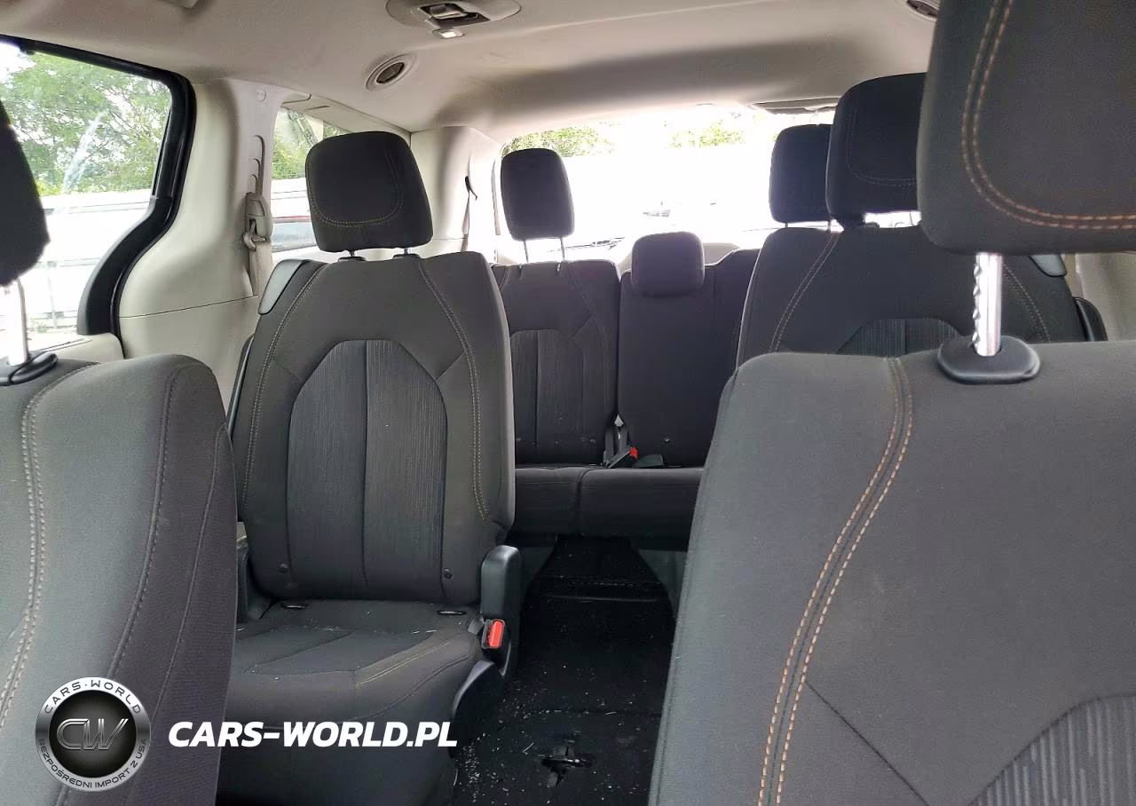 2018 Chrysler Pacifica Touring Plus VIN:2C4RC1FG9JR122985 - 10
