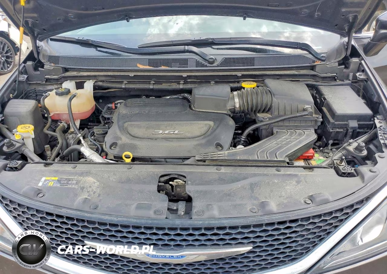 2018 Chrysler Pacifica Touring Plus VIN:2C4RC1FG9JR122985 - 12