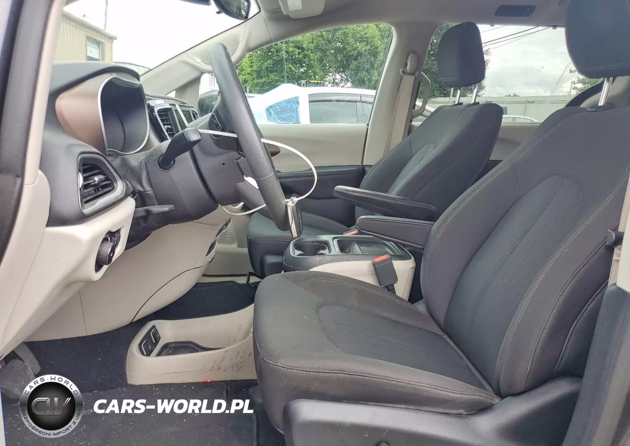 2018 Chrysler Pacifica Touring Plus VIN:2C4RC1FG9JR122985 - 7