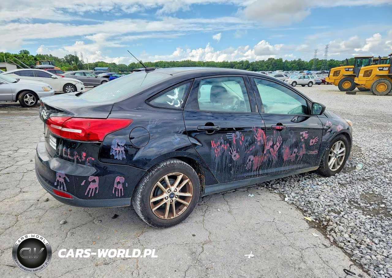 2018 Ford Focus Se VIN:1FADP3F28JL284085 - 3