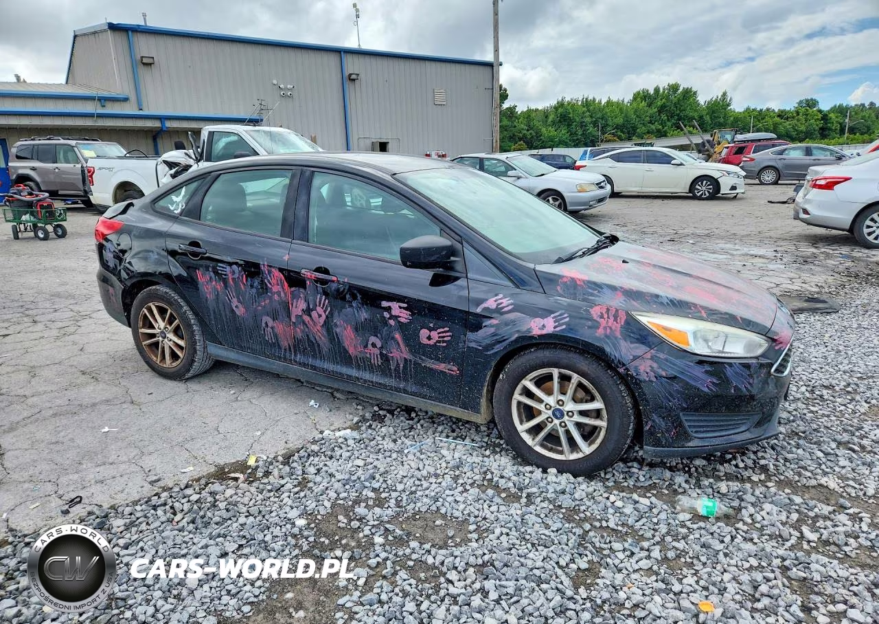 2018 Ford Focus Se VIN:1FADP3F28JL284085 - 4